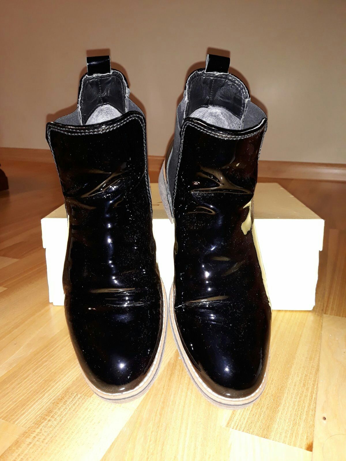Кожаные демисезонные ботинки из лакированной кожи 5th Avenue 38 р