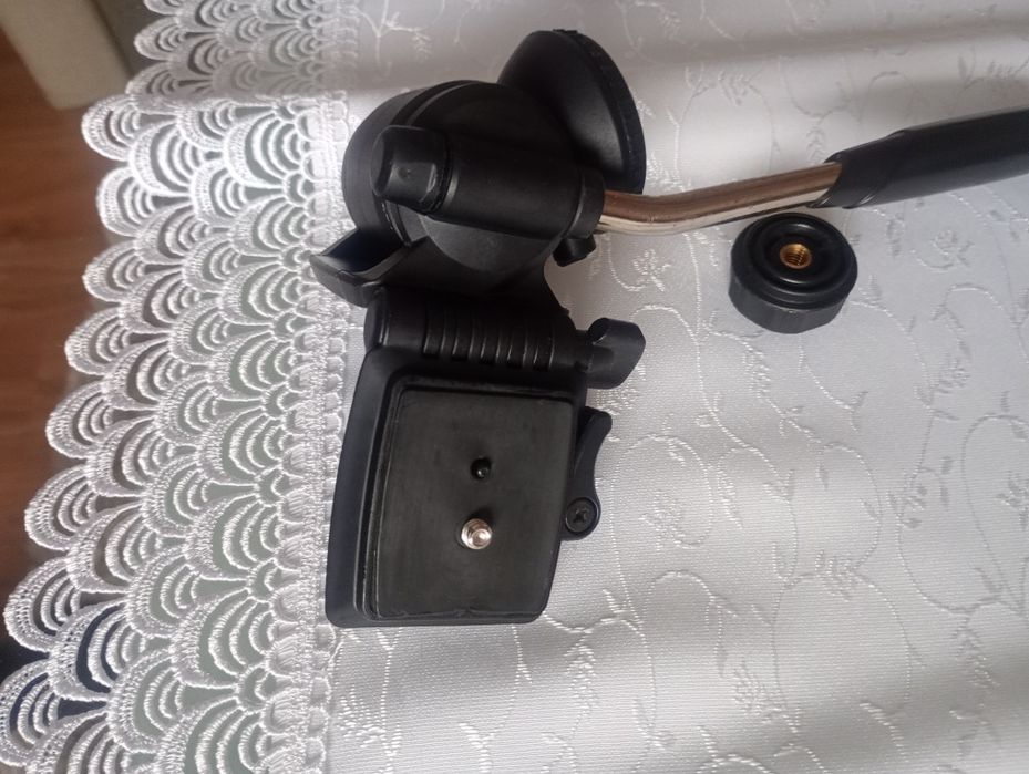 Uchwyt do statywu pod aparat lub kamerę