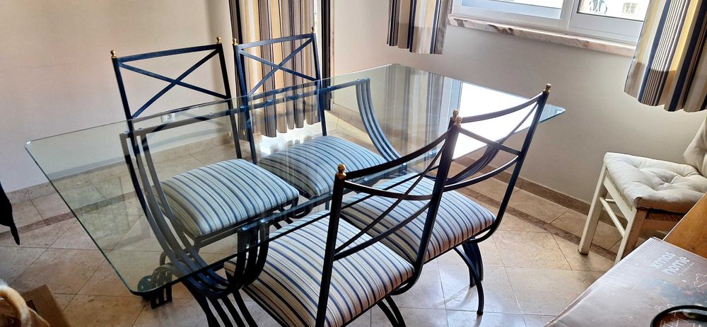 Black friday de cadeiras e mesa e um sistema de home video da sony