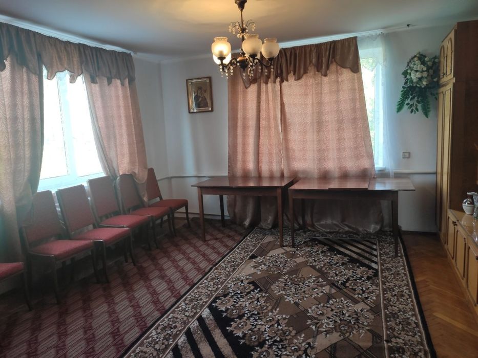 Будинок двоповерховий цегляний.