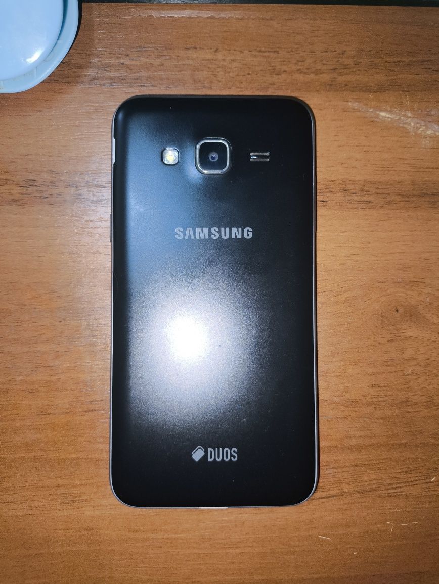 Смартфон Samsung Galaxy J3 2016