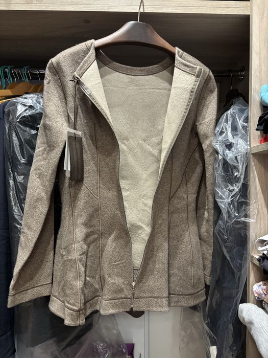 Продам женский костюм ermanno scervino