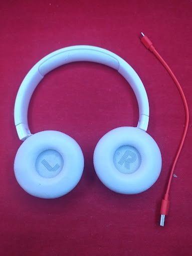 słuchawki bezprzewodowe nauszne jbl tune 670nc biała kolorystyka bt