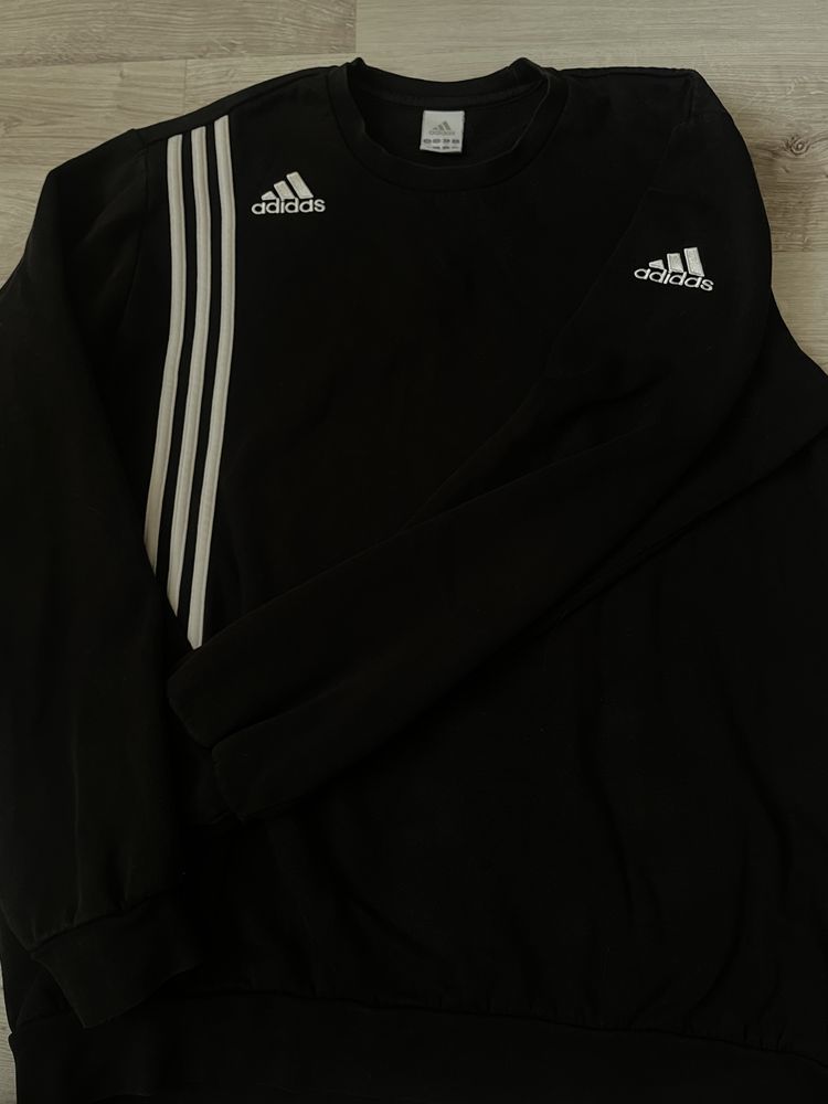 Світшот Adidas.