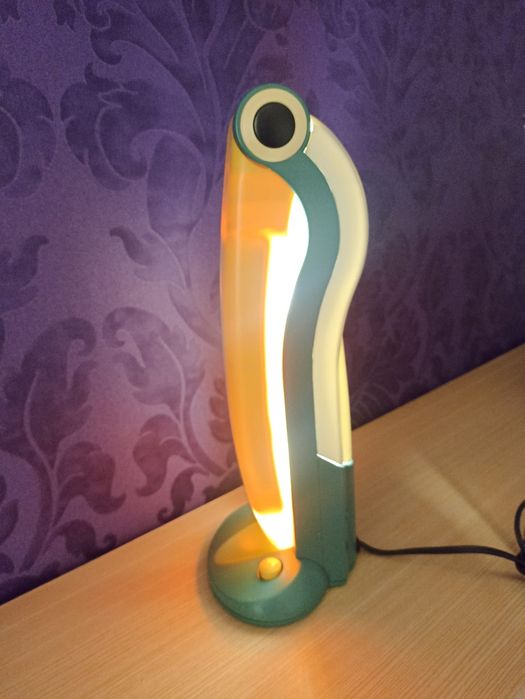 Kultowa lampa na biurko lata 80-te projekt H.T.Huang