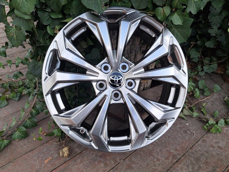 Диски на  Toyota RAV4 R18 5x114.3 ET35 Dia60.1