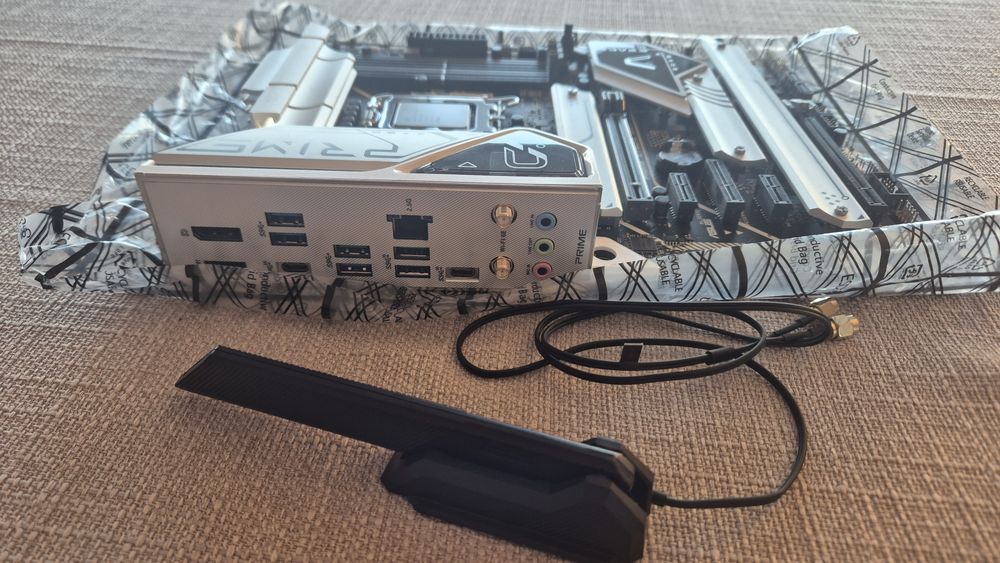 Asus PRIME Z790-A WiFi + i7 13700KF