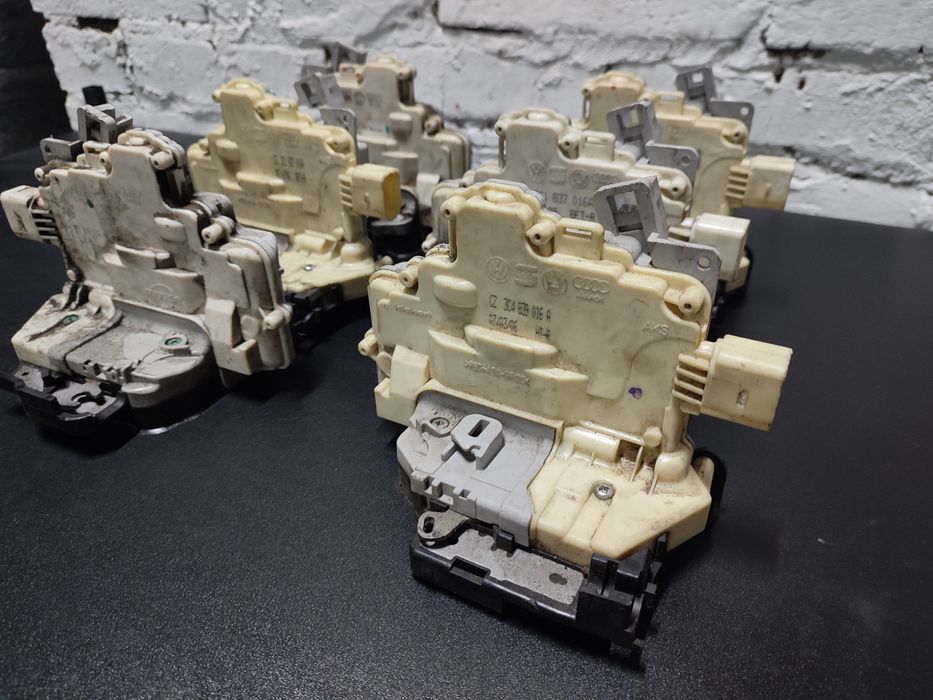 Замок дверей Пассат б6 б7 Октавія А5 Гольф 6 5  замок двери Passat b6