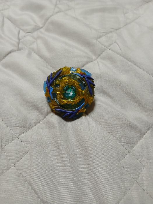 Продаю оригінальнмй бейблейд