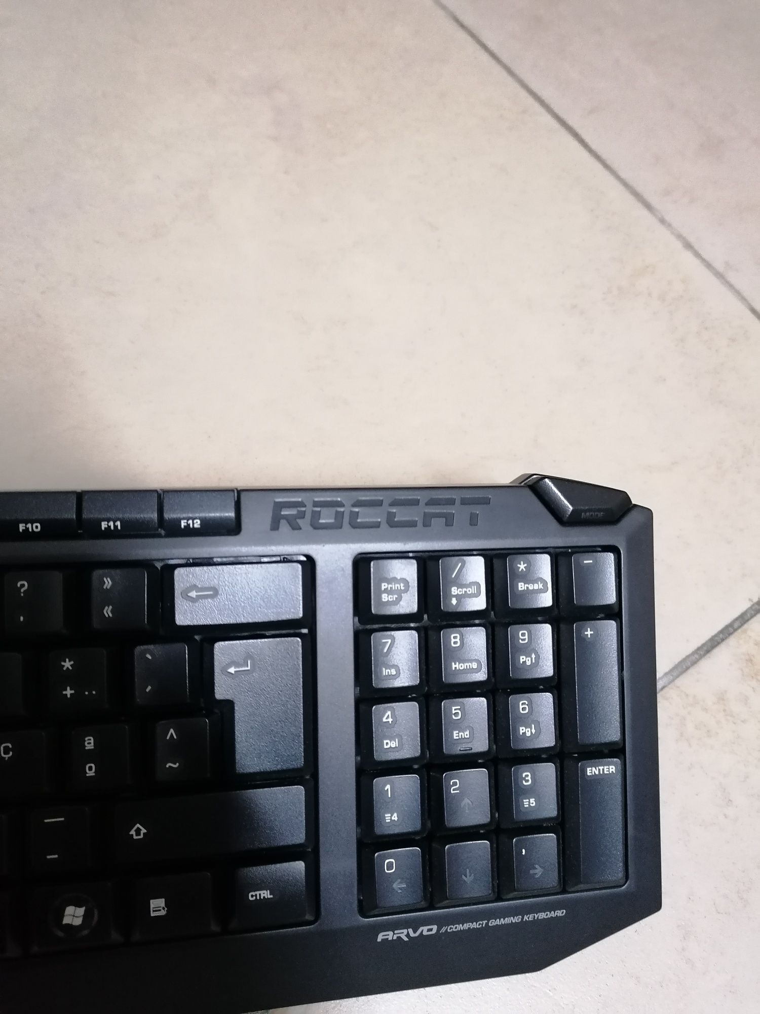 Teclado gaming roccat novo