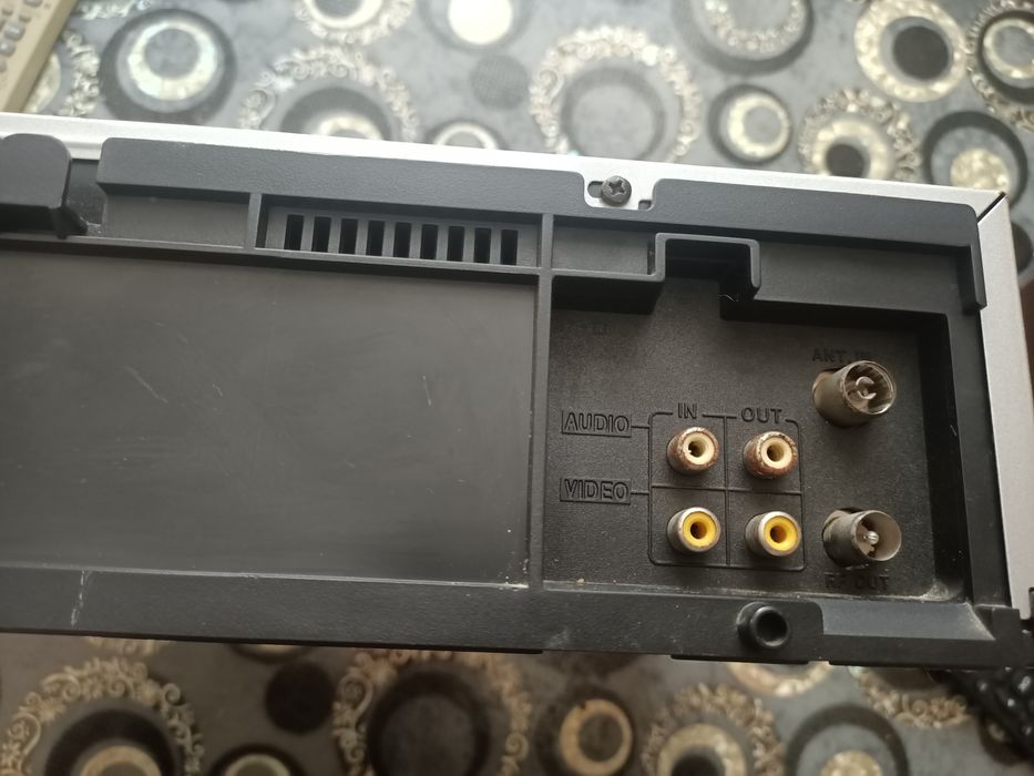 Відеомагнітофон  JVC