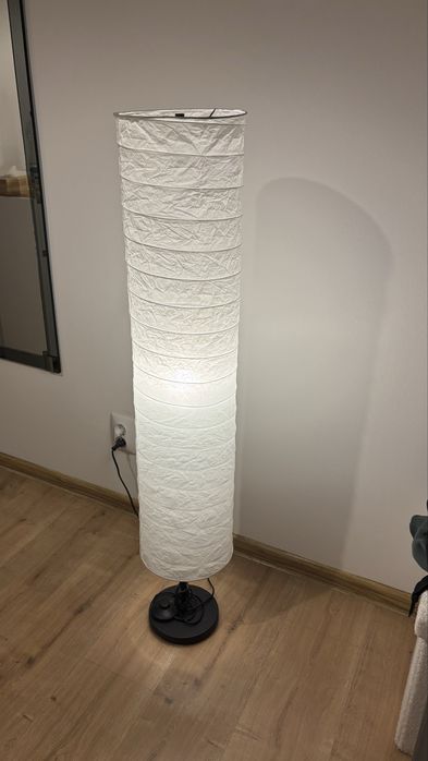Lampa stojąca papierowa