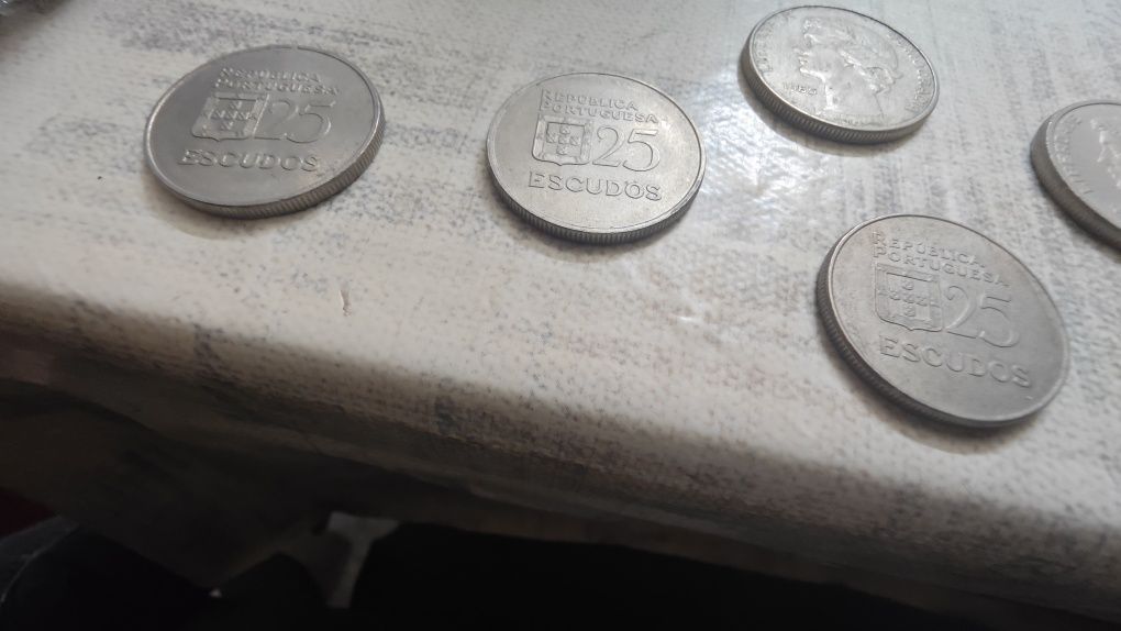 Conjunto de  6 moedas de 25 escudos