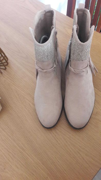 Botins Beges novos