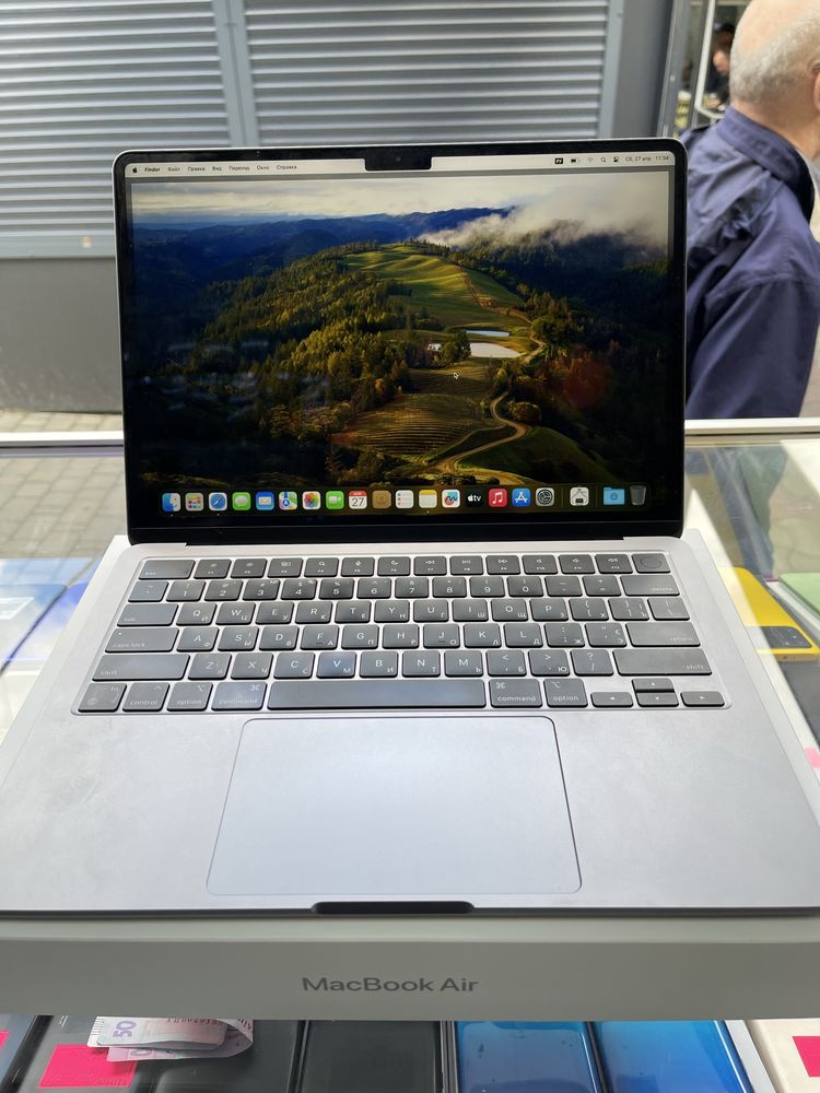 Продам MacBook Air M2, 2022 г. Чип Apple M2 Память 8 ГБ