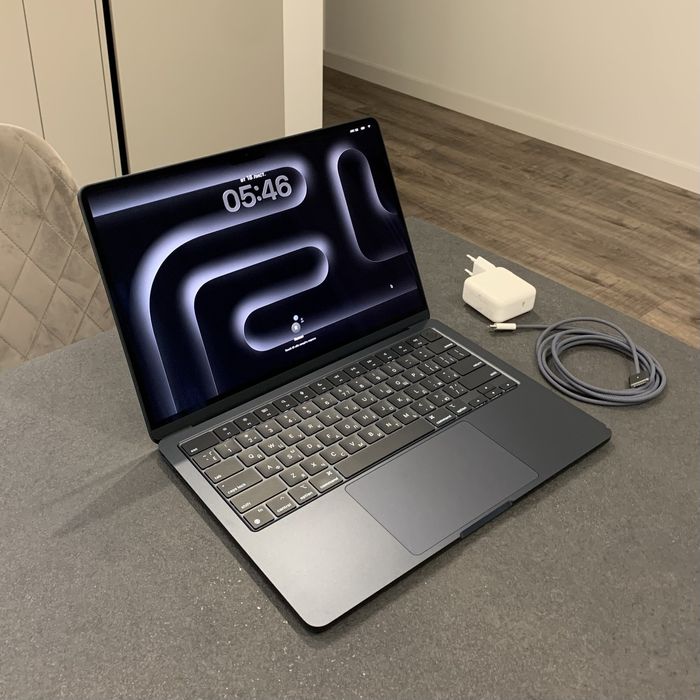 MacBook Air 13ʼ M2 80 циклів Midnight 8/256 gb