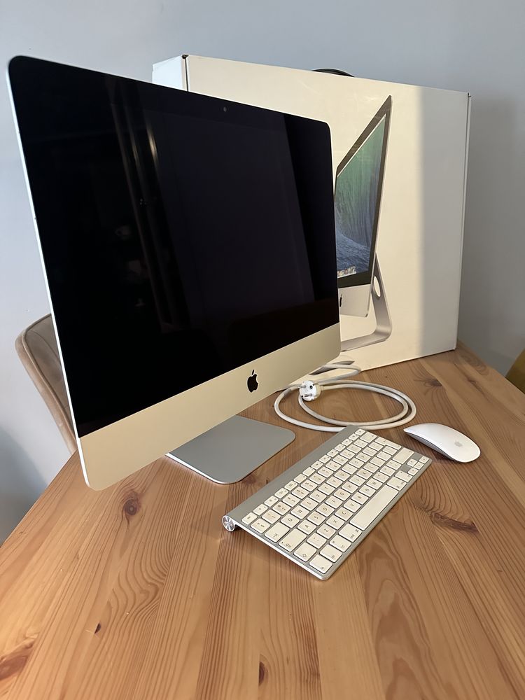 Komputer iMac z 21,5 -calowym ekranem z podswietleniem LED