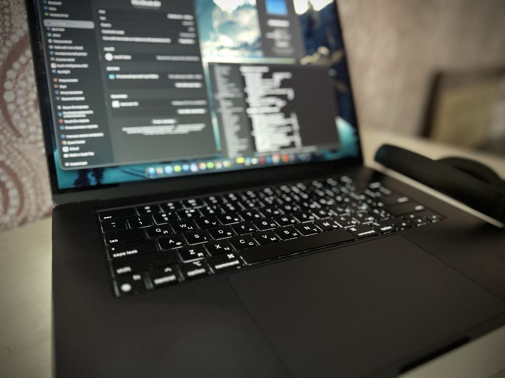 MacBook Air 15” (2023, M2) + Подарунок