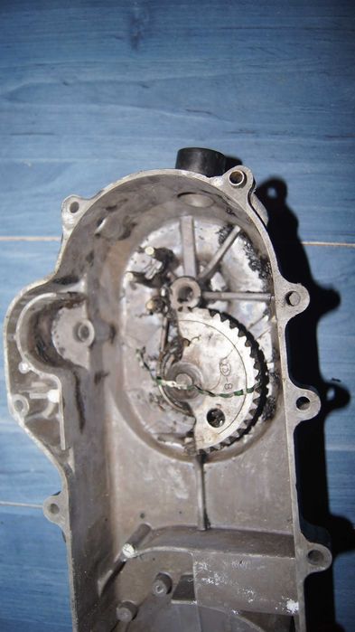 Pokrywa silnika kapa napędu półksiężyc Benzer Kingway Romet 4T GY6 43