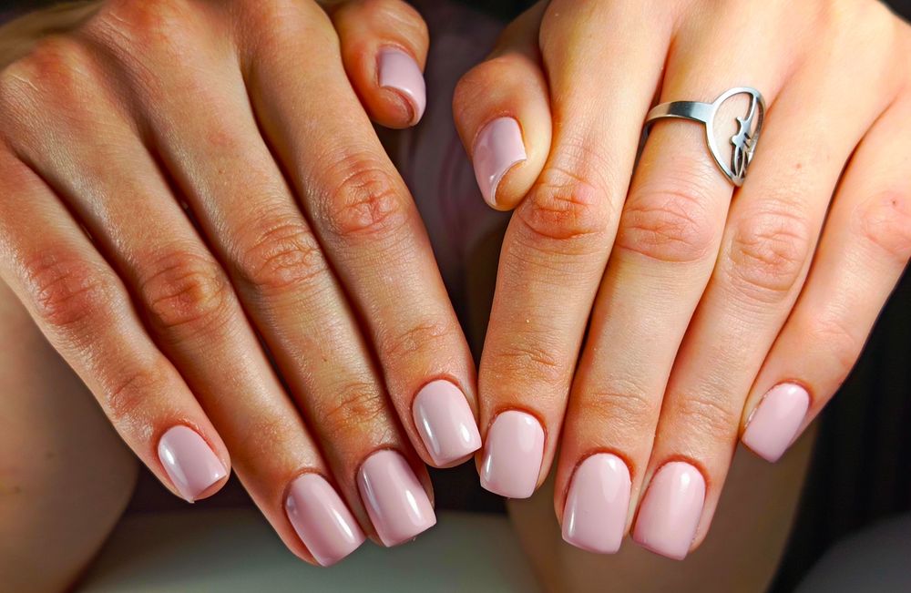 Paznokcie żelowe, hybryda, pedicure