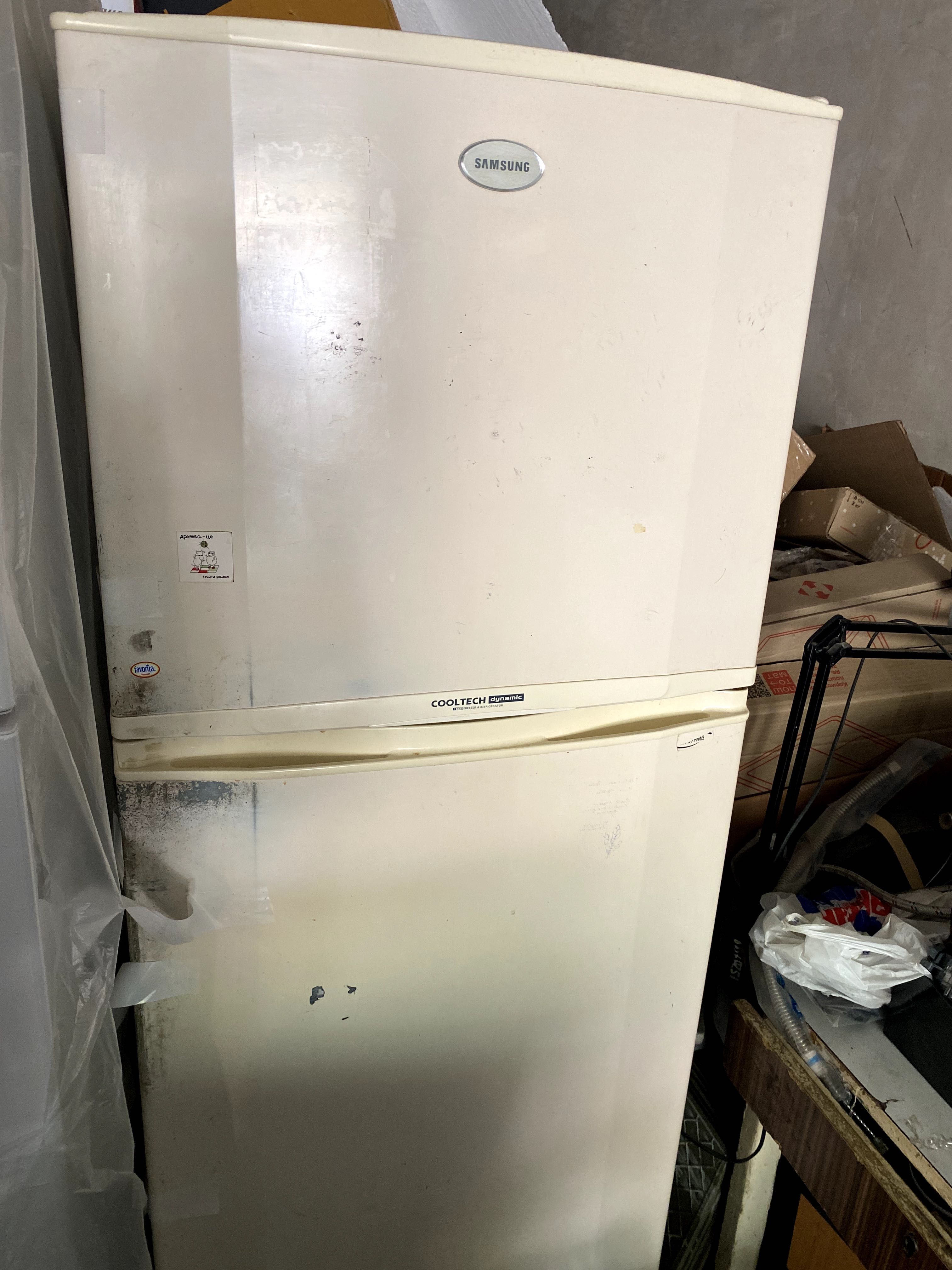 Холодильник Samsung з робочим компрессором