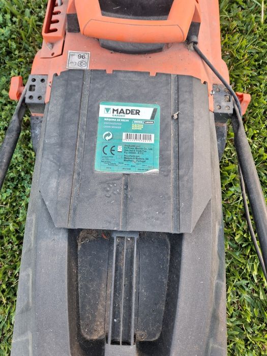 Maquina de cortar relva elétrica