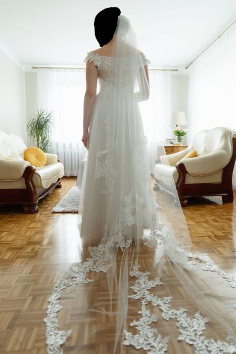 Sprzedam długi welon katedralny