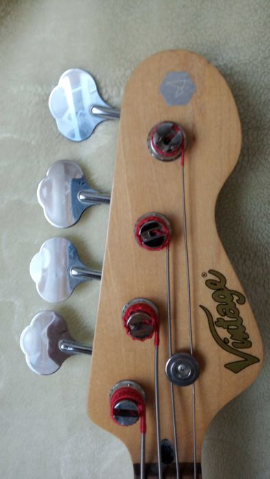Gitara basowa Vintage VJ74