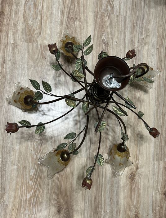 Piękny żyrandol do salonu