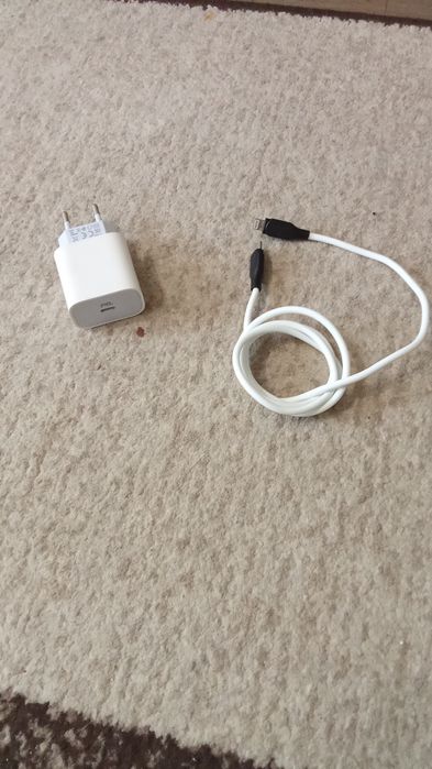 Зарядний пристрій до Айфон!