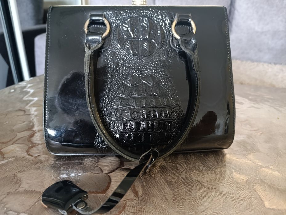 Продам женскую сумку.