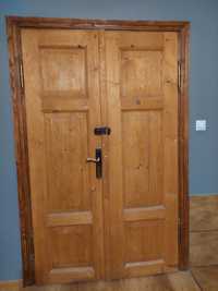 Drzwi drewniane dwu skrzydłowe