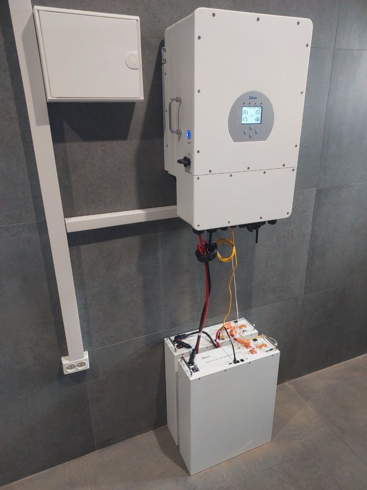 Гібридний інвертор Deye SUN-6k-SG05LP1-EU 6kW, 1ф , 48V