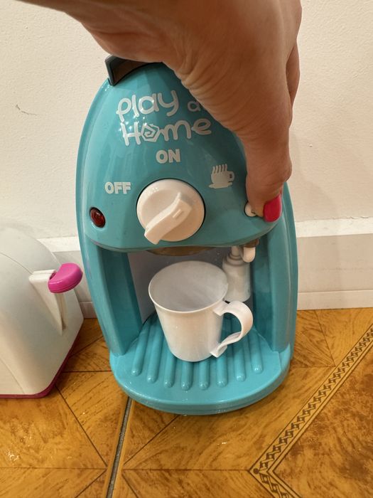 Кухонна техніка: тостер та кавомашина