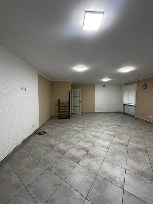 Оренда фасадного приміщення 44 м2 в центрі міста