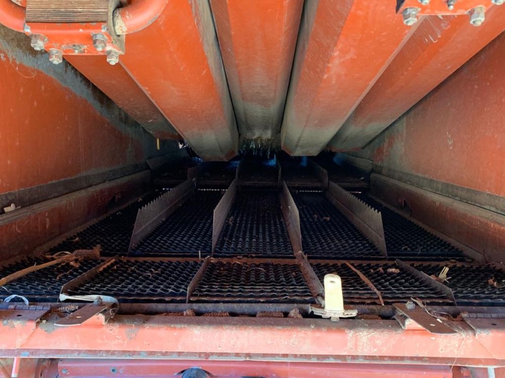 Ceifeira Fiatagri L517 com rastos