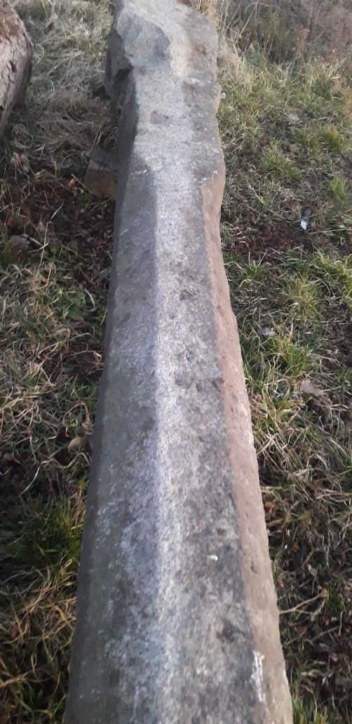 Poniemiecki słup granitowy filar