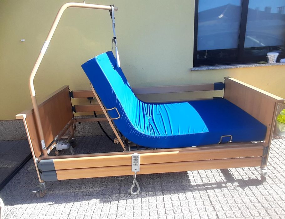 Cama articulada elétrica e elevatória hospitalar BURMMEIER