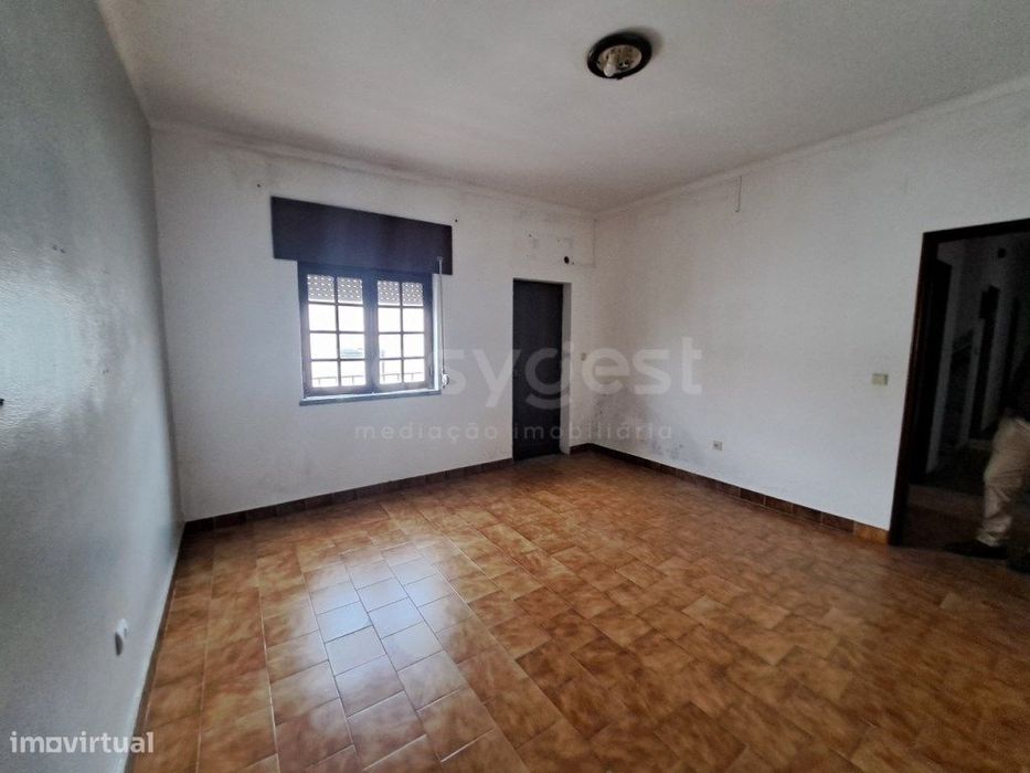 Andar de Moradia com excelente localização no Centro de Ferreira do...