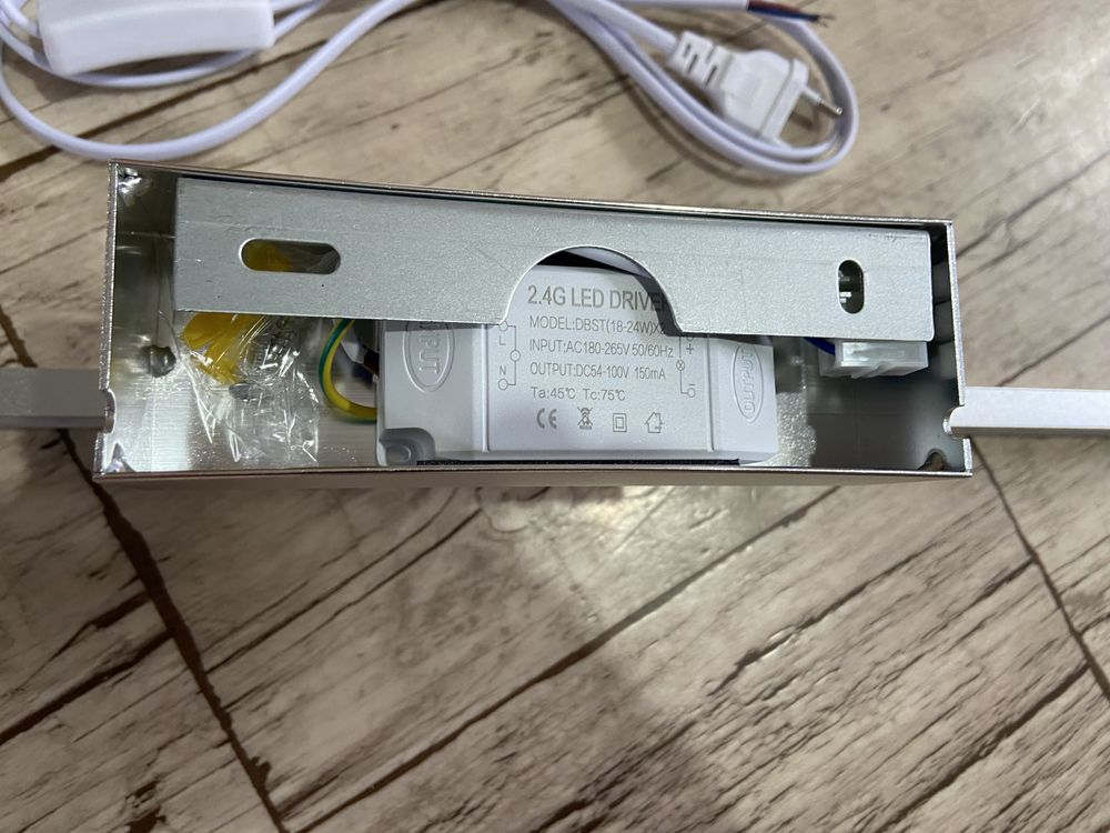 Lampa nad lustro z przełącznikem i pilotem 18 W 80 cm dlugości