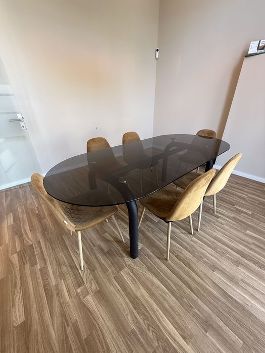 Mesa de vidro com 6 cadeiras
