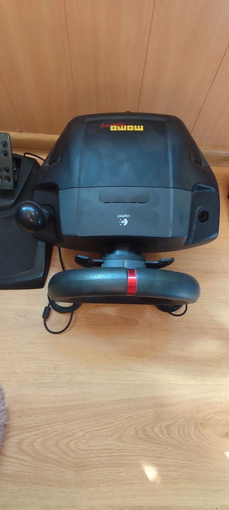 Игровой руль Logitech MOMO Racing
