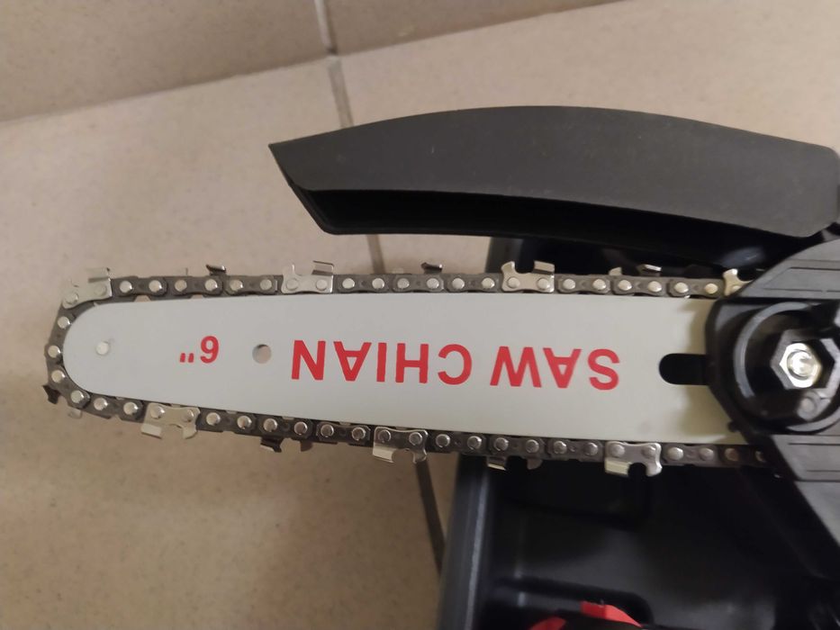 Pilarka do drzew gałęzi nowa zapakowana sprawna z 2 akumulatorami jak