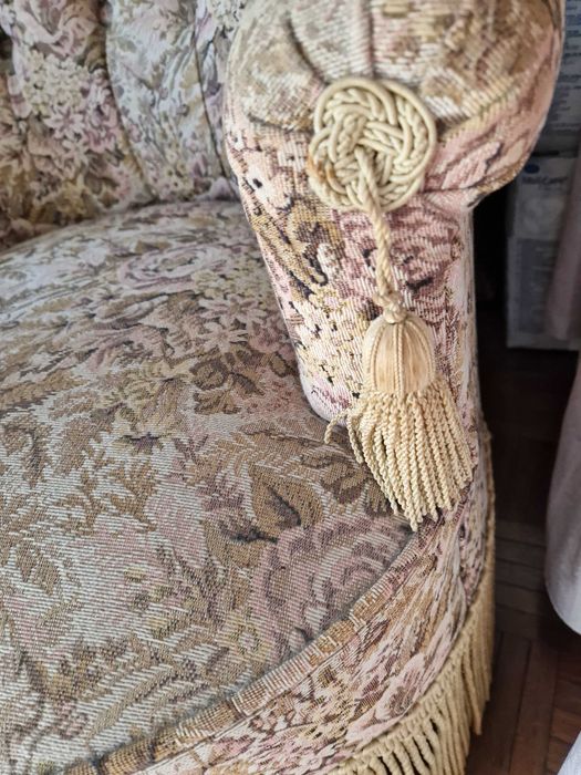 Senhorinha ( sofá de quarto)procura novos donos