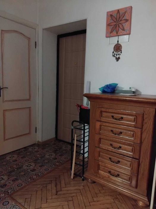 Оренда в центрі 2-х  квартири з студією-кухнею