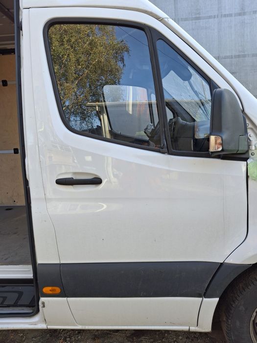 Drzwi prawe przód Sprinter W907 W910 białe kompletne