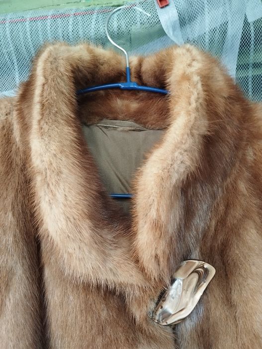 Норкова шубка кольору горіх