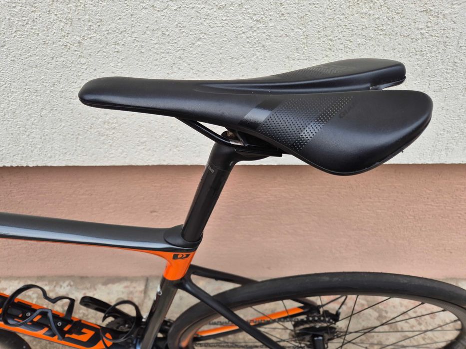 Rower szosowy Giant Defy disc, full carbon