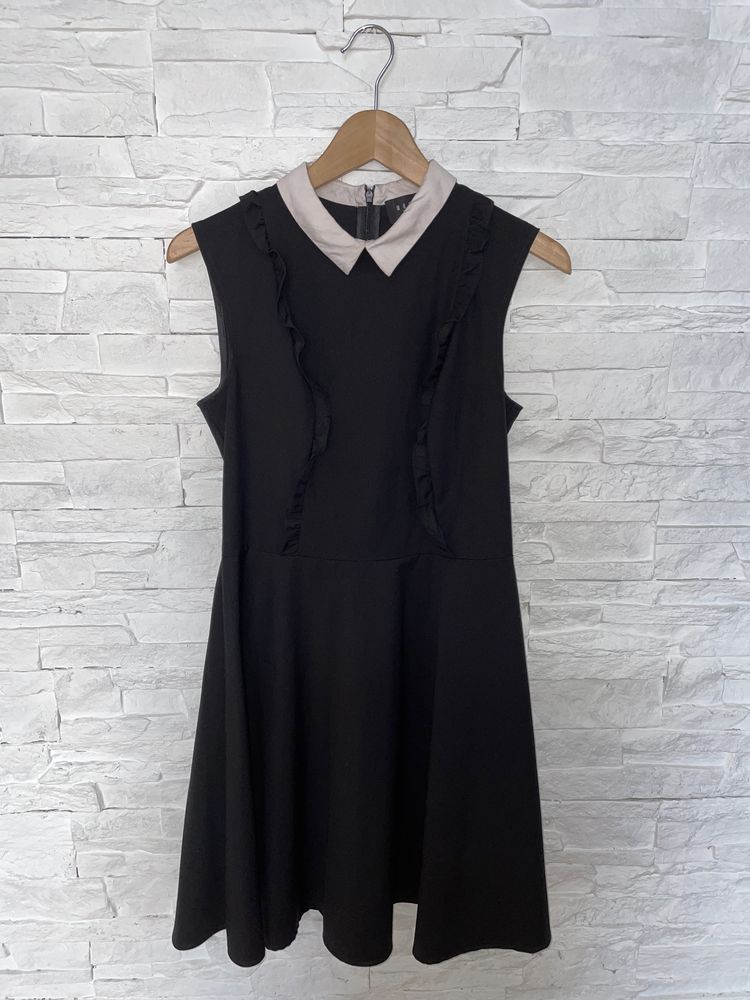 Sukienka elegancka czarna z kołnierzykiem Mohito, rozmiar M