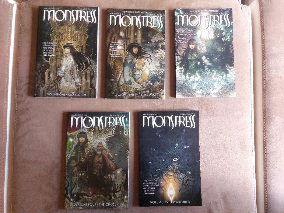 Monstress vol 1 a 5 em Inglês